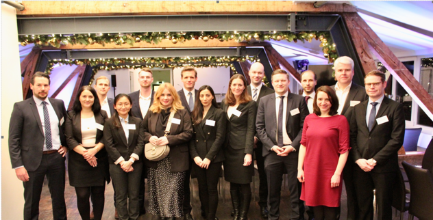 Teilnehmer der OAV Young Leaders beim Kleinen Liebesmahl. Teilnehmer der OAV Young Leaders beim Kleinen Liebesmahl.