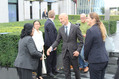 4: Dr.-Ing. E. h. Peter Leibinger, CTO und Stellvertretender Vorstandsvorsitzender von TRUMPF, empfängt die Delegation auf dem Firmengelände 